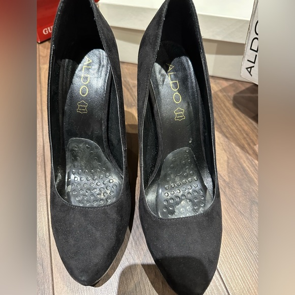 Aldo- suede stiletto - Picture 4 of 6